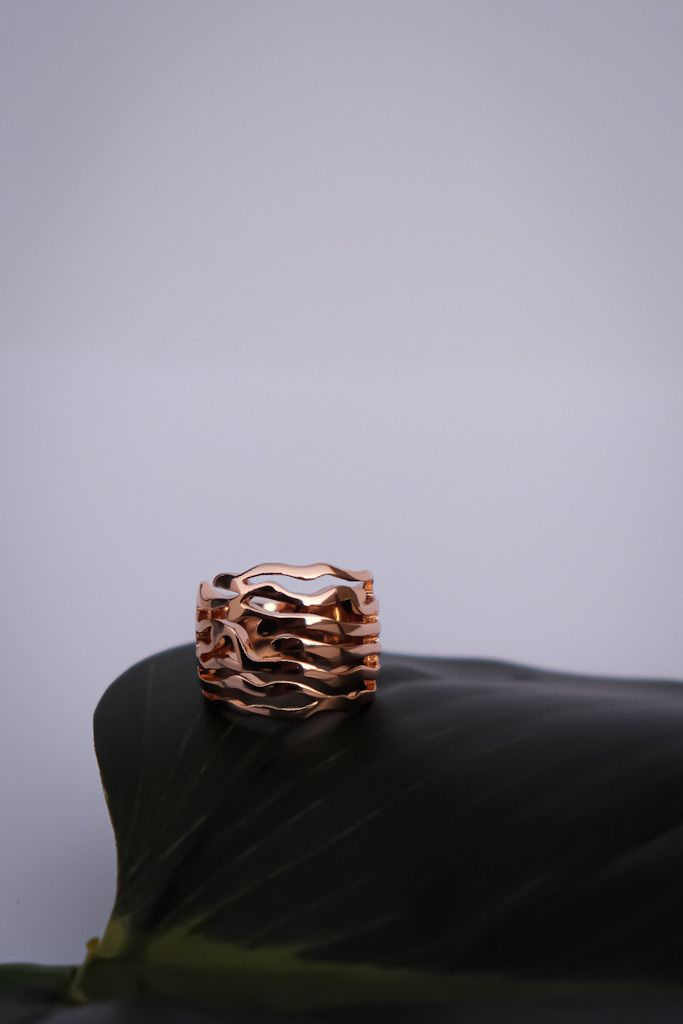 Anel Ondas Rosé: Charme Moderno
