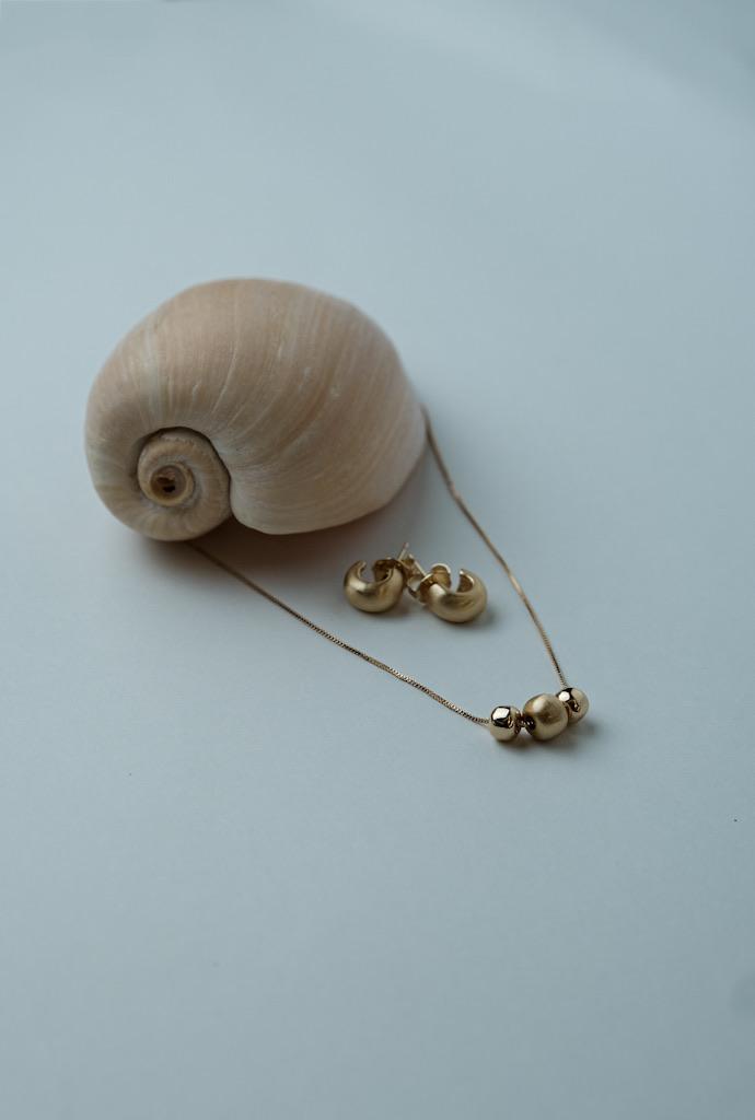 Conjunto Bolas Douradas Minimalista