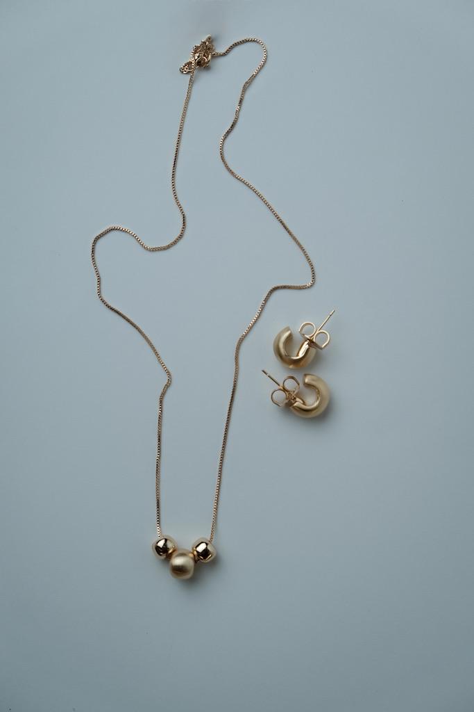 Conjunto Bolas Douradas Minimalista
