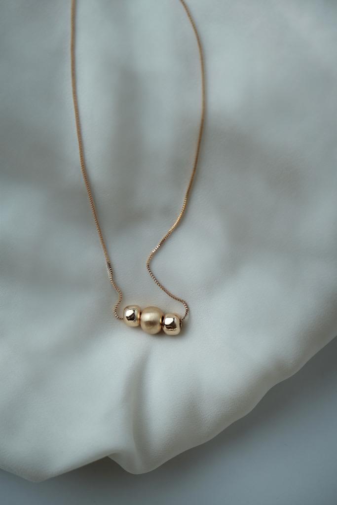 Conjunto Bolas Douradas Minimalista