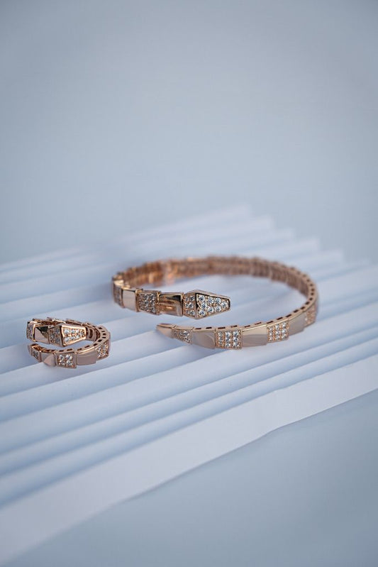 Anel luxuoso em ouro rosé e zircônia