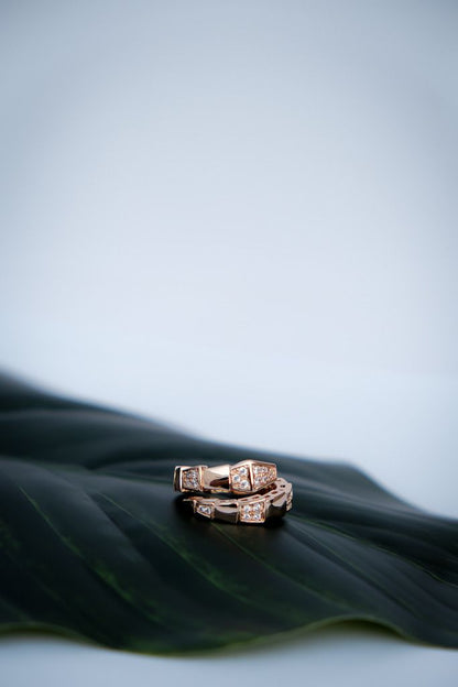Anel luxuoso em ouro rosé e zircônia