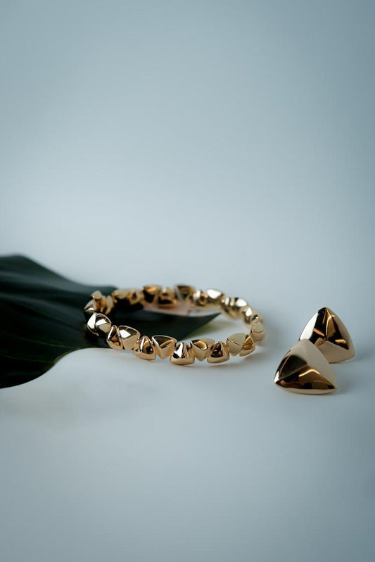 Conjunto Dourado Triângulos Modernos