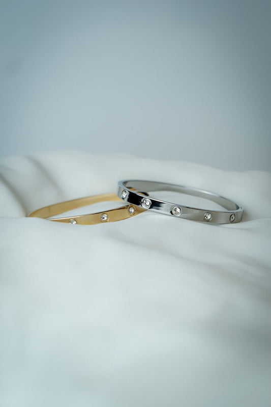 Pulseiras Cravejadas Dourada e Prateada